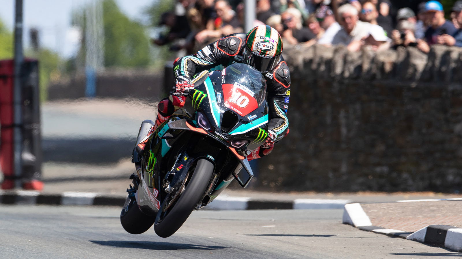 Isle of Man TT: Hickman Kalahkan Dunlop di Senior TT